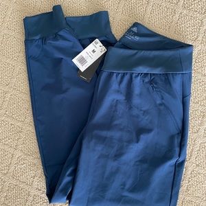 NWT adidas Women's Stretch Woven Golf Joggers